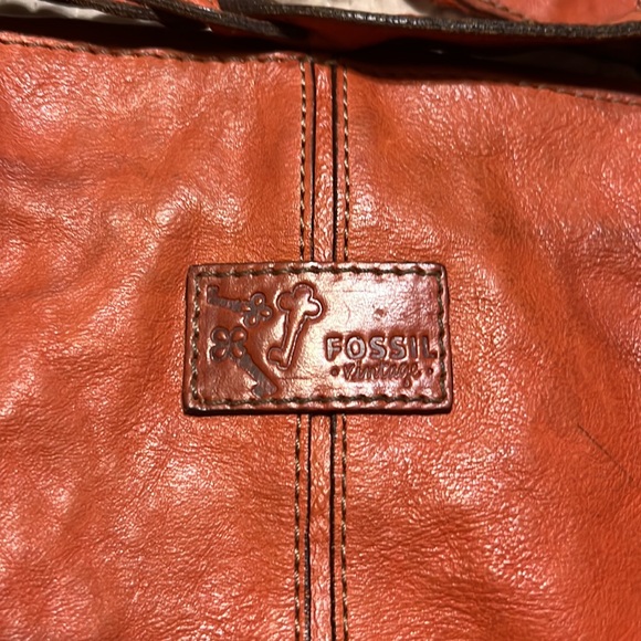 Fossil Vintage Leather Bag - Picture 3 of 10